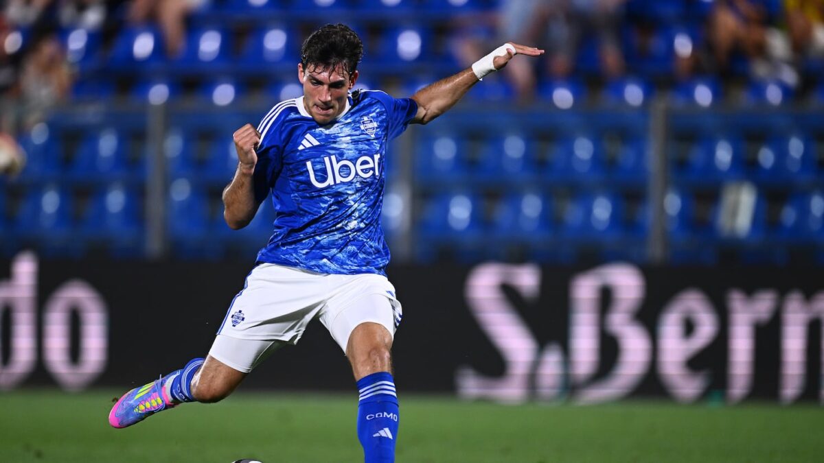 Iván Azón: El Futuro en la Delantera del Equipo