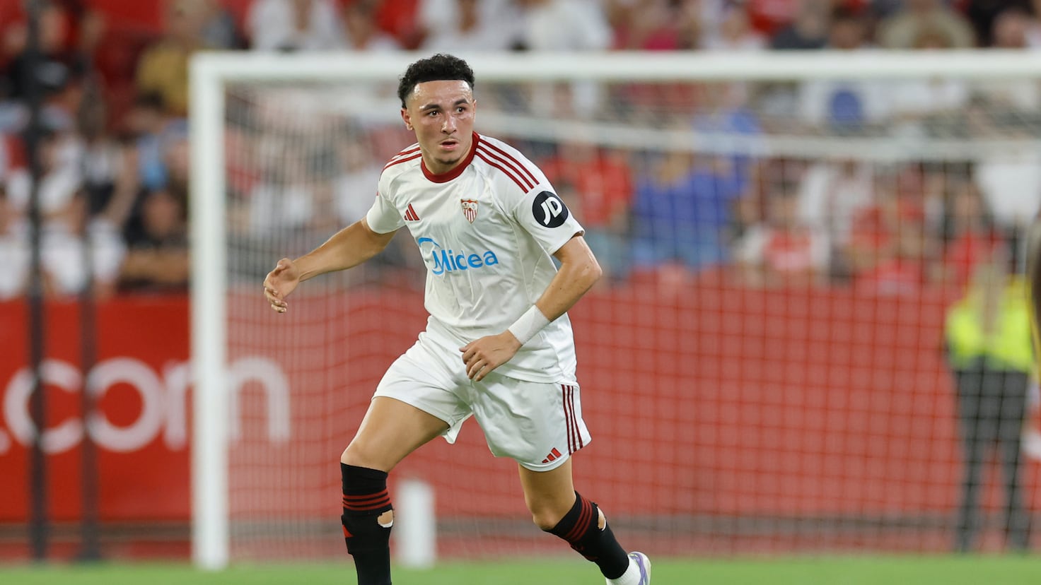 El Sevilla busca reforzar su ataque con nuevos extremos.