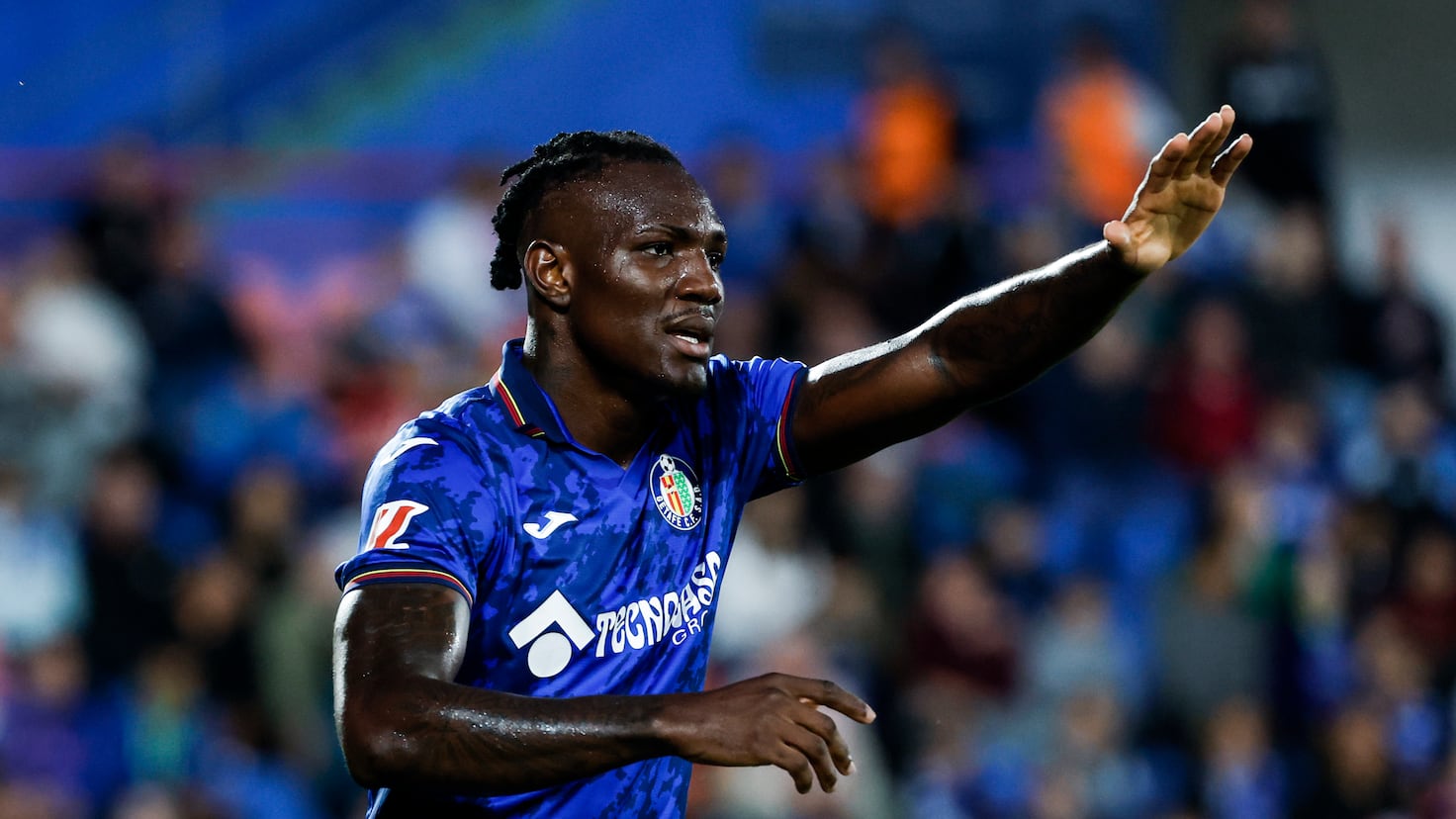 Uche intenta frenar su destino.