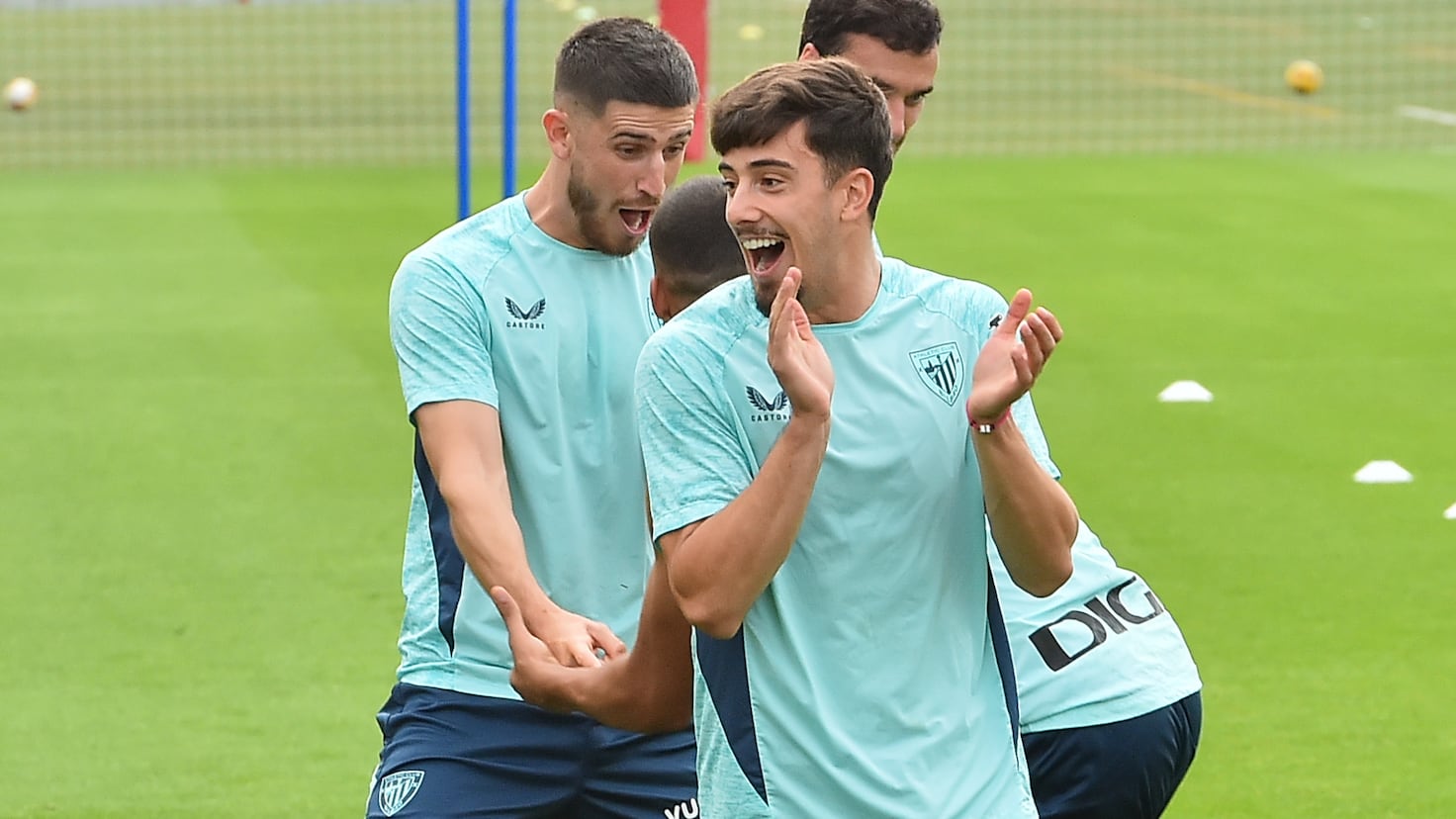 Cuando dos se encuentran, un tercero siempre se une.