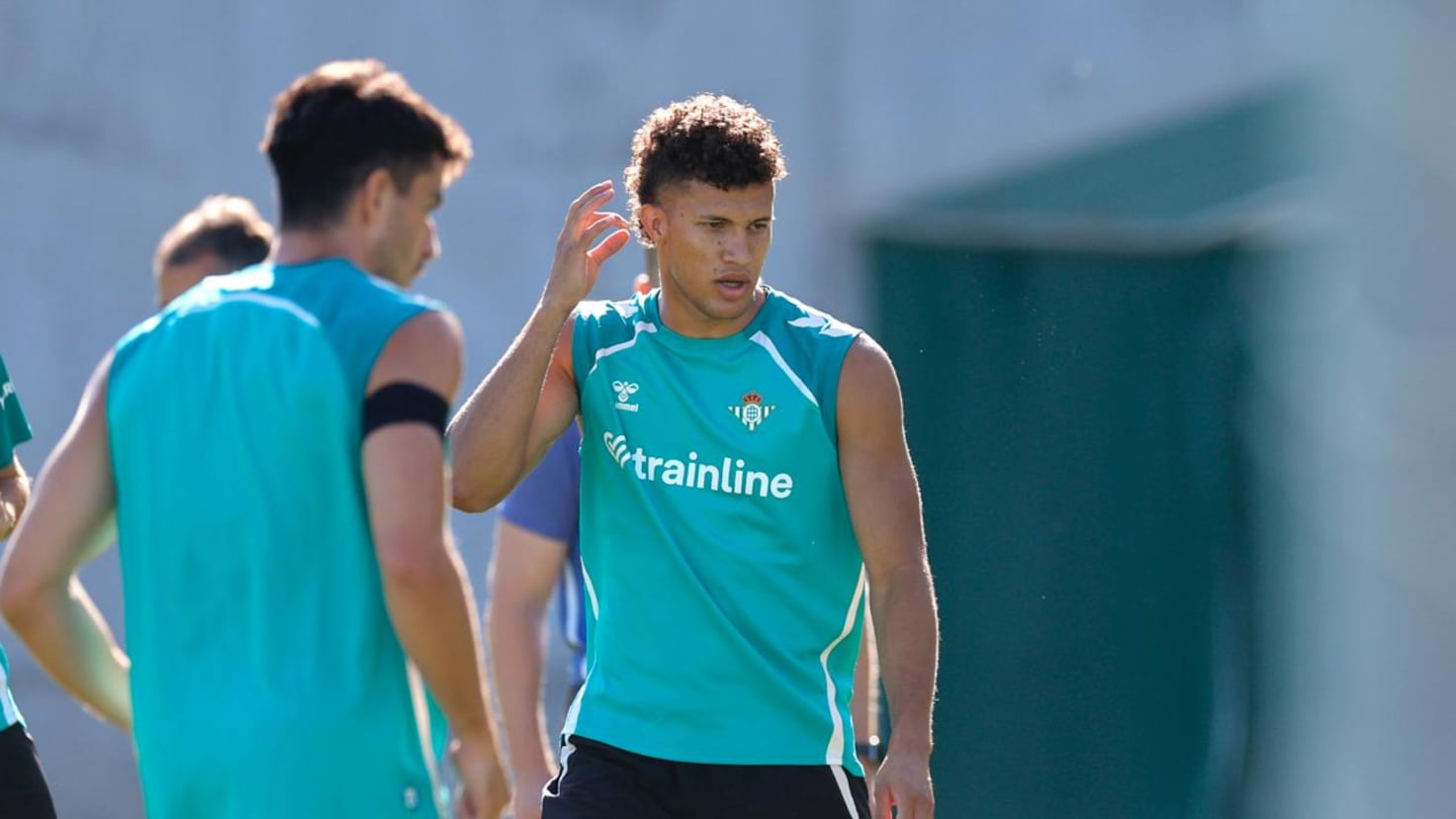 Debutantes en Acción: Roca, Llorente y Deossa se Preparan para Afrontar al Athletic