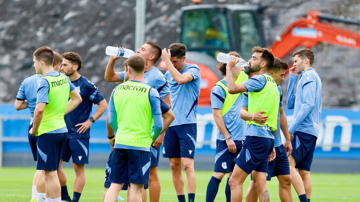 Carlos Soler y la reacción en cadena tras la salida del centro del campo de la Real