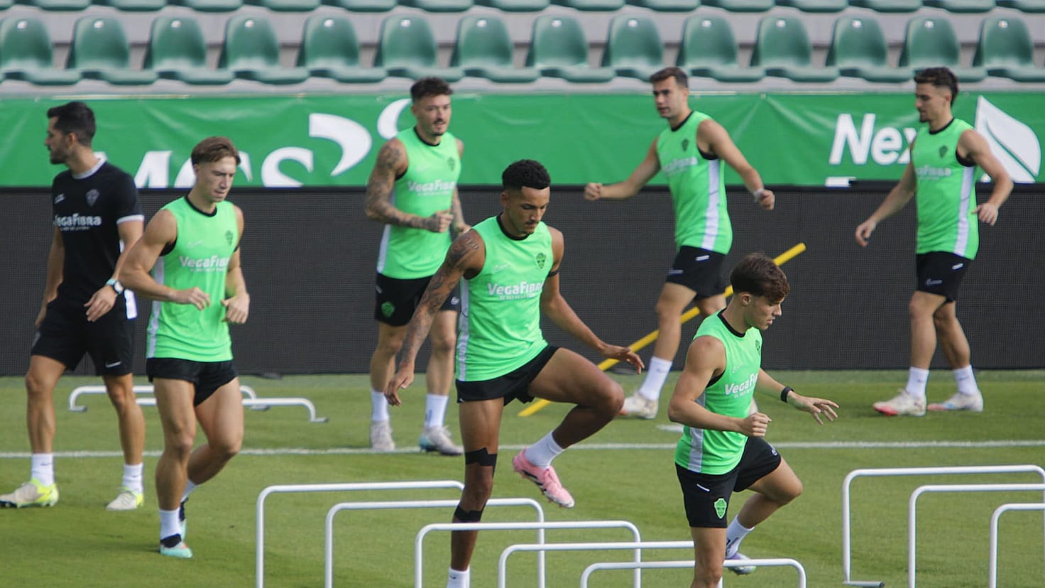 Sarabia da la bienvenida a Álvaro Rodríguez de vuelta al equipo.