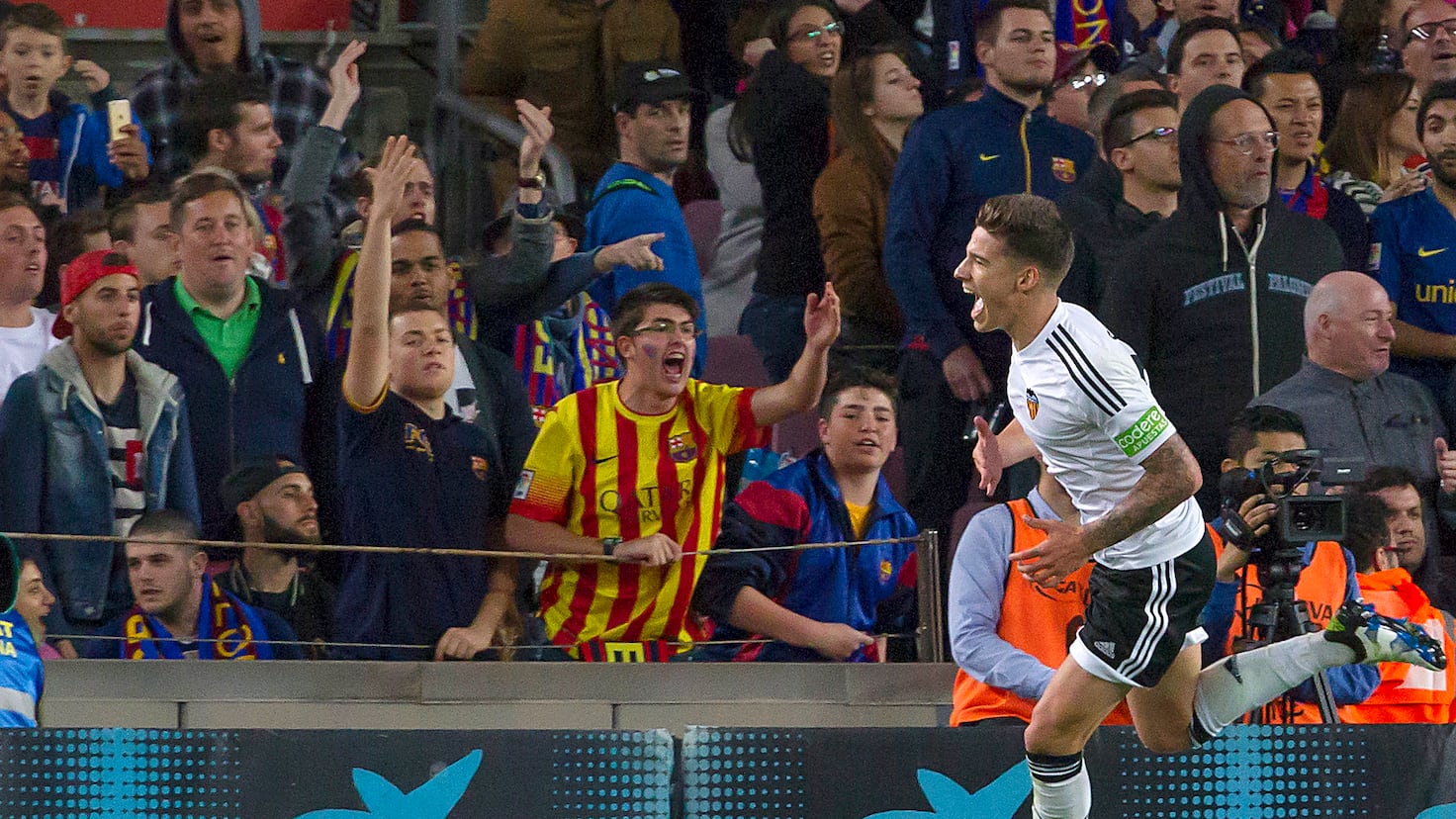 El Valencia intenta deshacer encantos en el Johan Cruyff