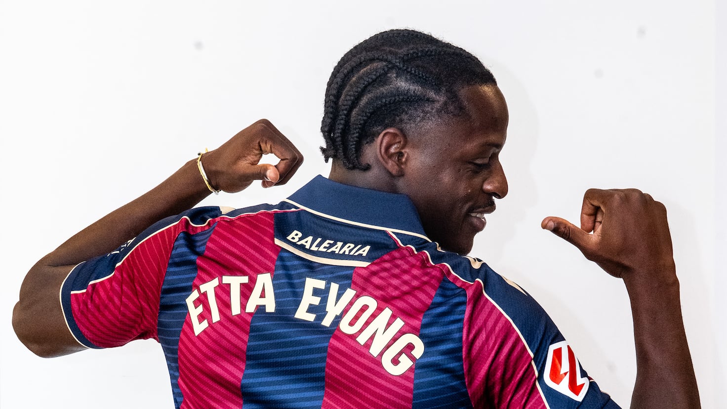 Etta Eyong: Maestra en la Creación de Goles