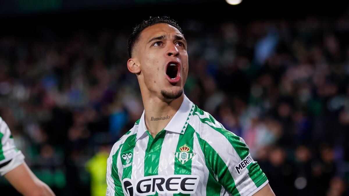 Futbolistas a la Carta: Cómo Contratar Fuera del Mercado