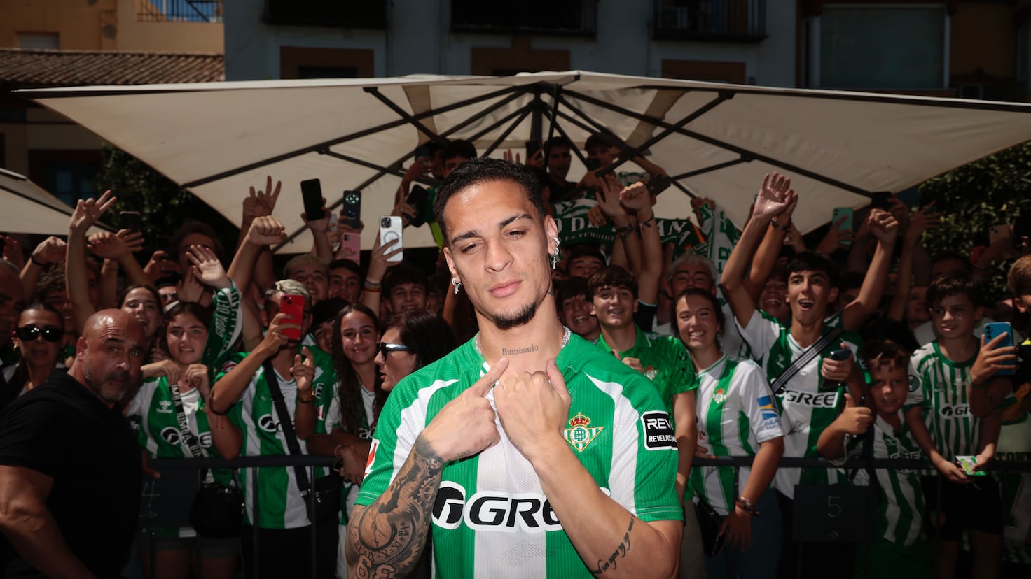 Detrás de la Cortina: El Viaje de Antony hacia el Fichaje