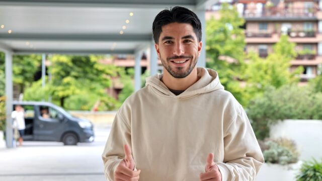 Carlos Soler se une a la Real Sociedad en San Sebastián.