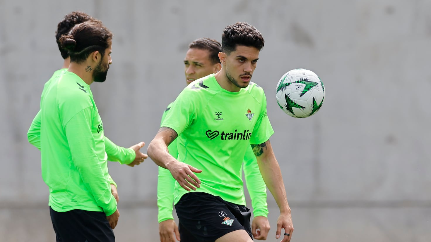 Under Control: Bartra and Llorente - Safe and Sound