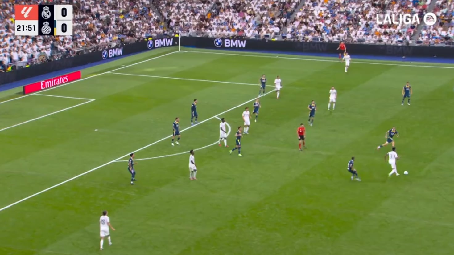 Militão Deslumbra con un Gol Inigualable en el Bernabéu