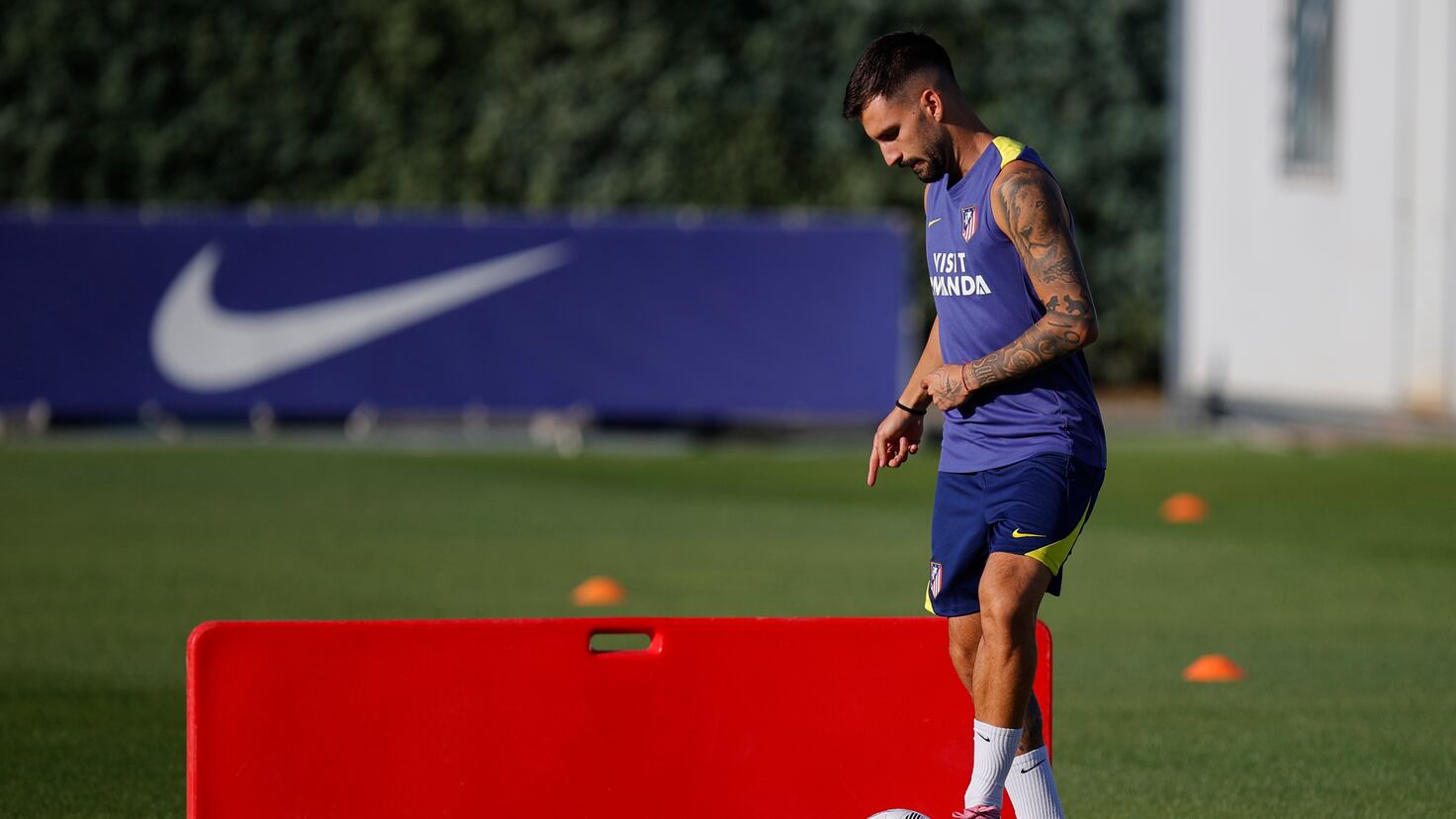 Baena se prepara para el derbi mientras Giménez acelera su recuperación.