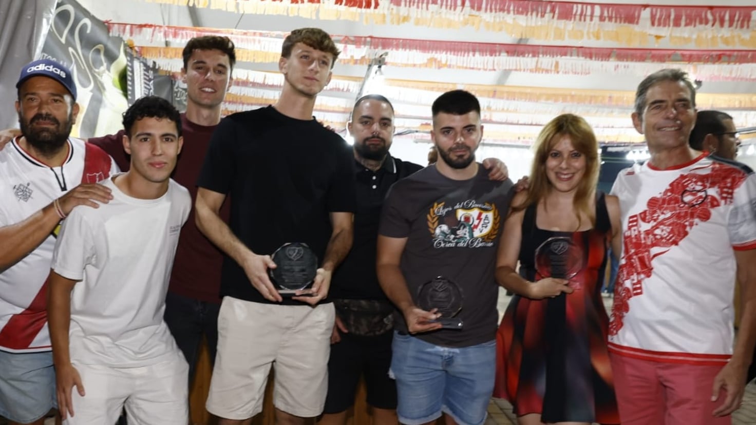 Honores a Rayo B, Bukaneros y Maite Martín por la Federación de Peñas