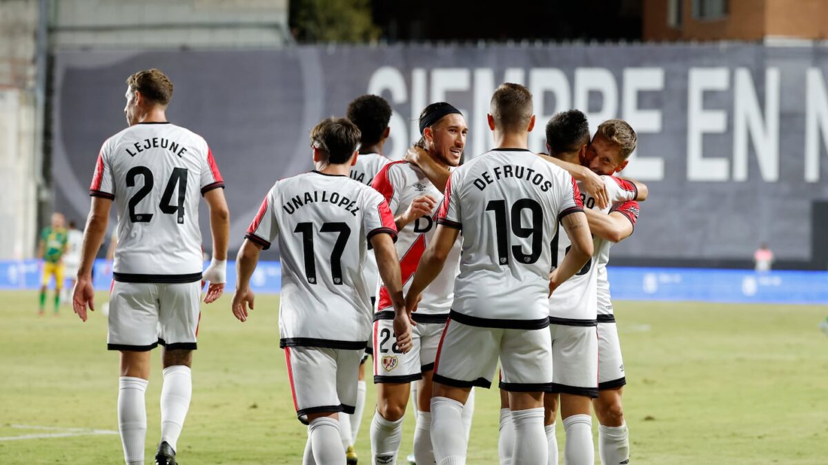 El desorden persiste en el césped del Rayo.