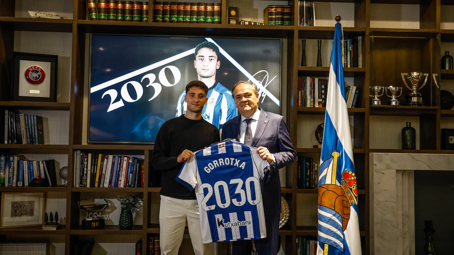 Jon Gorrotxategi renueva su compromiso con la Real Sociedad hasta 2030.