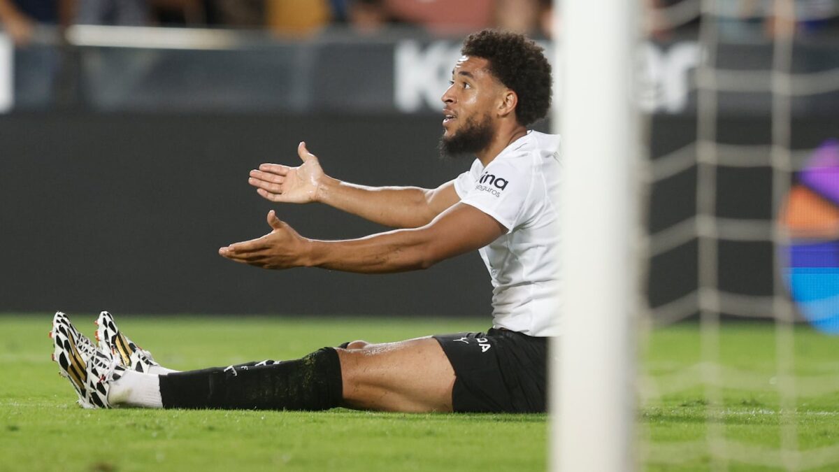 Arnaut Danjuma: El Desamor en Tiro Penal