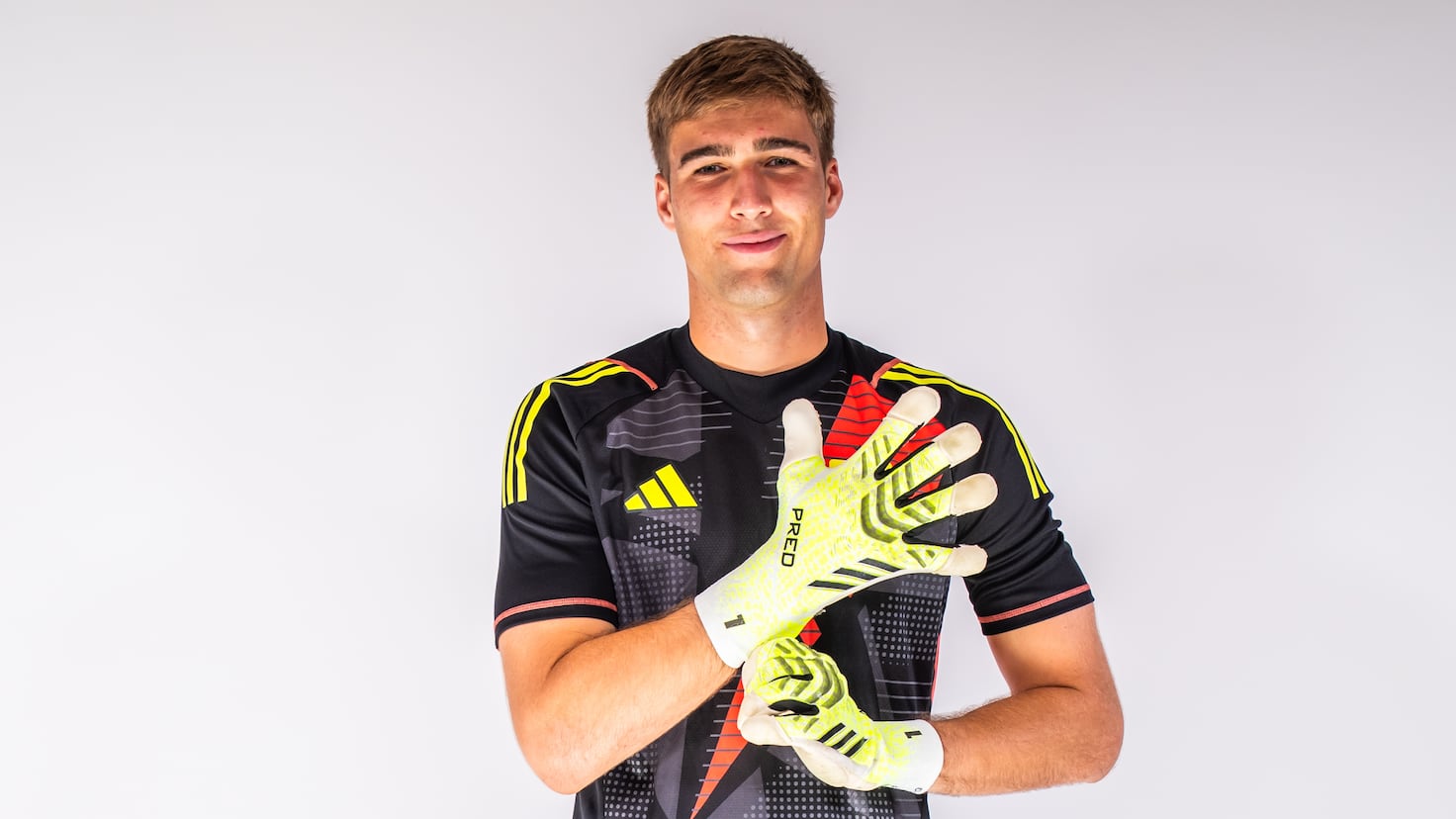 Fran González: El Guardián en el Horizonte.