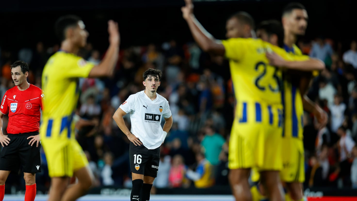 Un cambio necesario: la renovación del vestuario de Corberán.